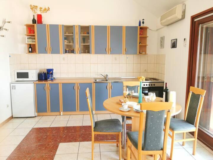 Apartment Biljana Бол Экстерьер фото