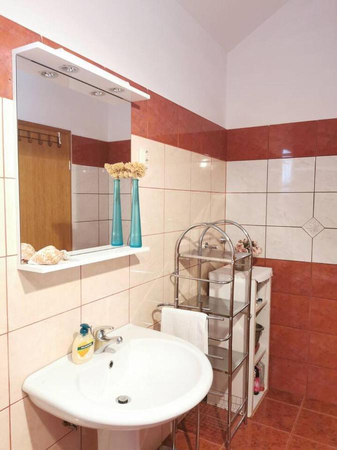 Apartment Biljana Бол Экстерьер фото